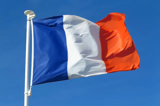 Nowy Front Ludowy kontra Zjednoczenie narodowe Marine Le Pen. Historia lubi się powtarzać