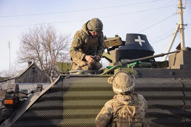 Wściekły atak Rosjan. Łamią front i masakrują wszystko na swej drodze