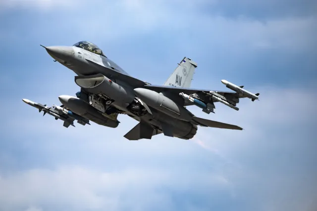 Holandia kupi amunicję do samolotów F-16 dla Ukrainy. Ile wyda na ten cel?