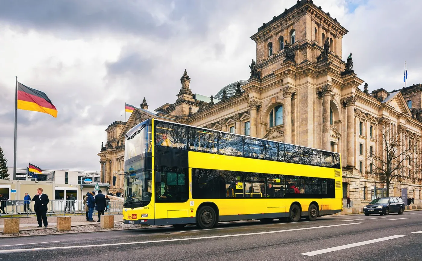 Praca w Niemczech. Firmy są w desperacji. Wabią pracowników mieszkaniami
