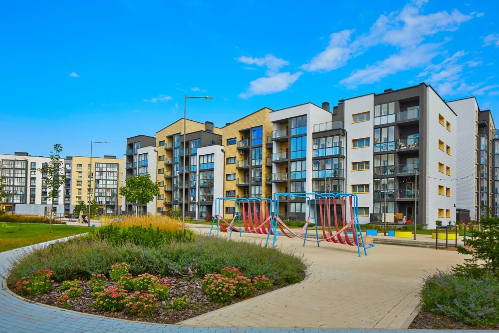 Sprzedaż mieszkań wyhamowała. Deweloperzy próbują ratować sytuację