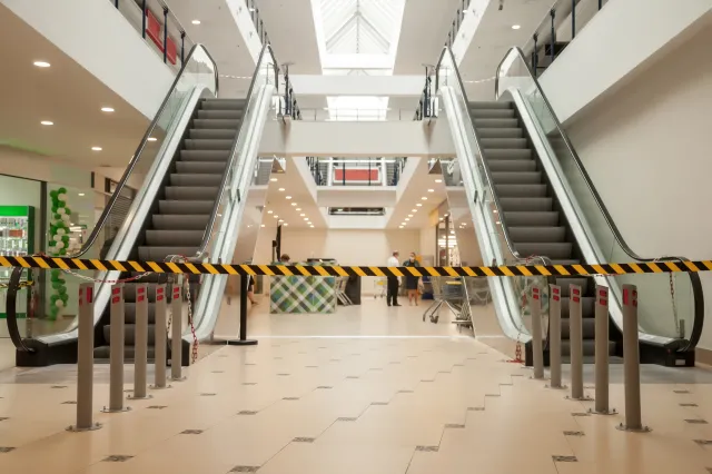Zakupy w galeriach w centrach handlowych: pewność wolnego parkingu jest równie ważna jak to, że niedziela jest handlowa