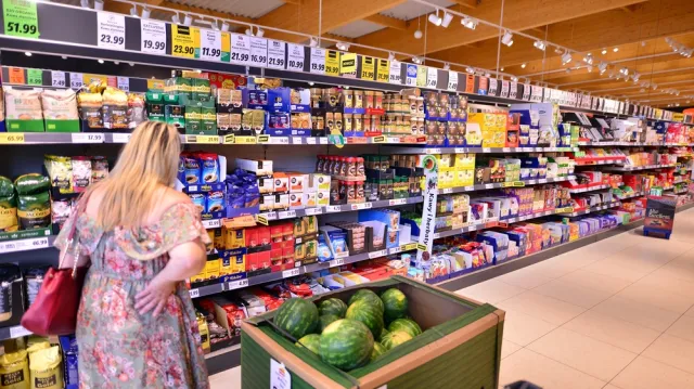 Powrót handlu w niedziele? Polacy zabrali głos [SONDAŻ]