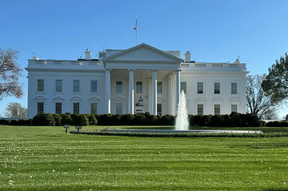 Cła Trumpa przyniosą odwrotny efekt? Ekspert: Dziura w budżecie USA będzie się powiększać