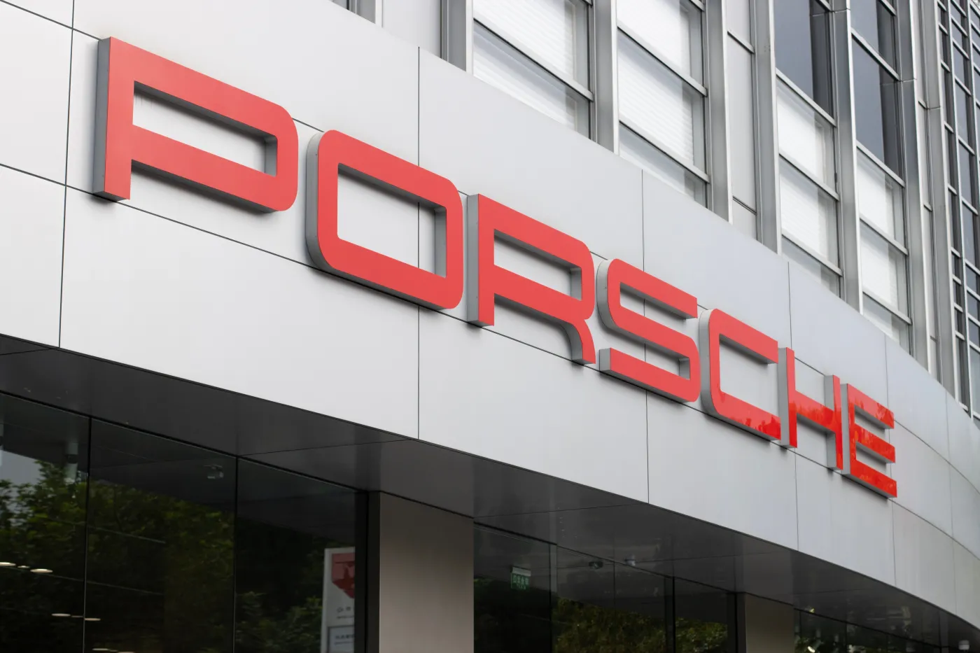 Zamiast sportowych aut – drony i czołgi? Porsche inwestuje w przemysł zbrojeniowy