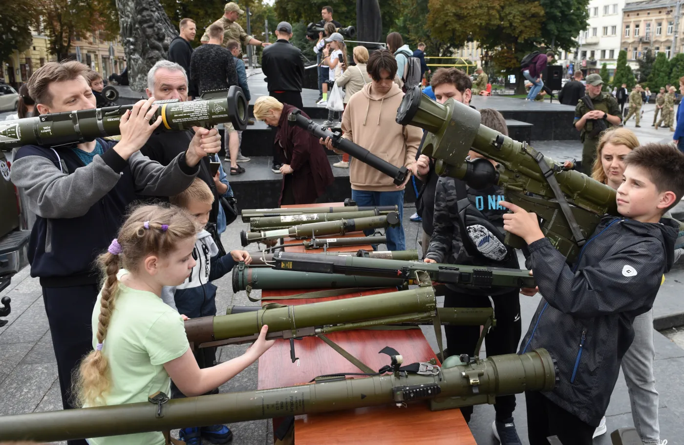 Lviv,,Ukraine,-,Aug,12,,2022:,People,Hold,Used,Anti-tank