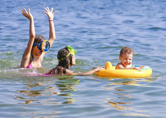 W 2025 roku wakacje zaczną się później, niż zwykle. Dlaczego szkoły będą pracowały dłużej? Kiedy uczniowie dostaną świadectwa?