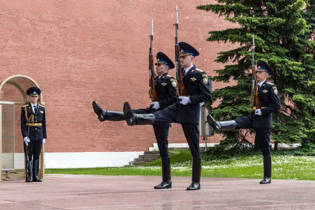 Tego jeszcze mnie było. Putin rzucił na front nawet straż z Kremla!