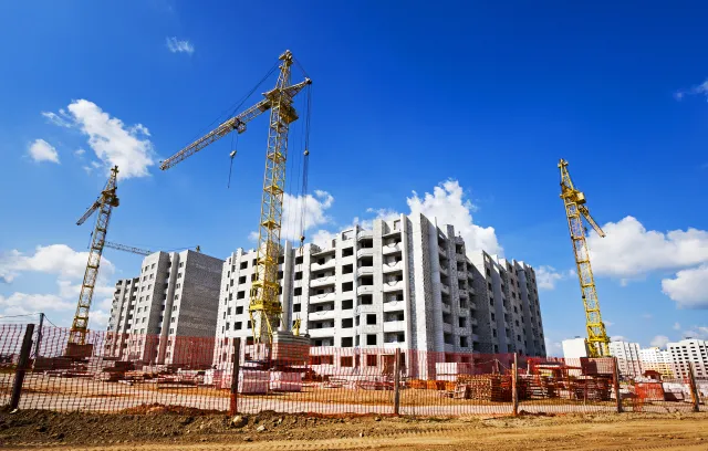 Walka z patodeweloperką. Deweloperzy chcą, by nowe przepisy weszły później; podają powód