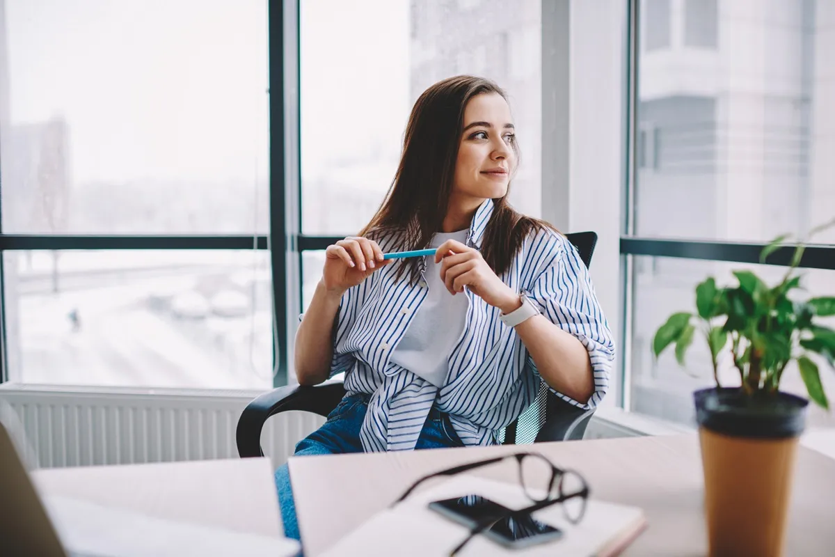 Koniec mitu o leniwej młodzieży? Gen Z ciągnie do biur bardziej niż starsi
