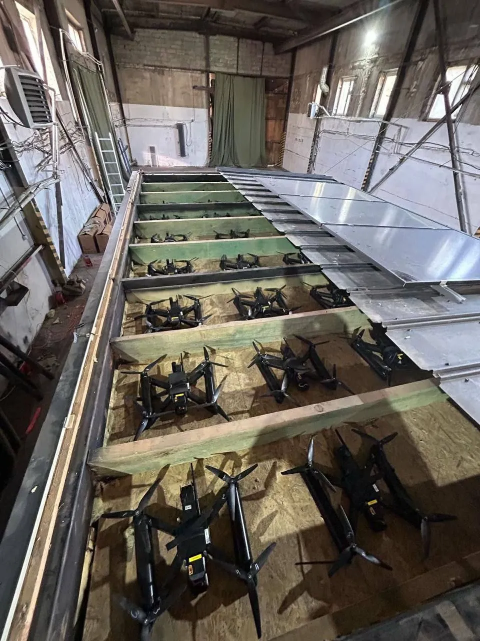 Drony ukryte w dachach