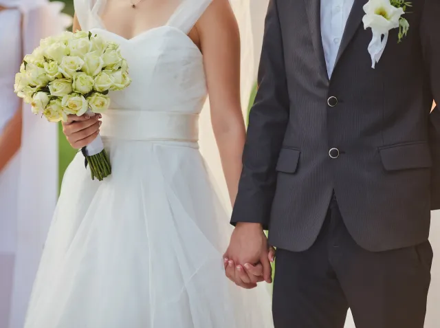 Ile dać do koperty na wesele w 2025? Tabela stawek dla gości – od znajomych po rodziców