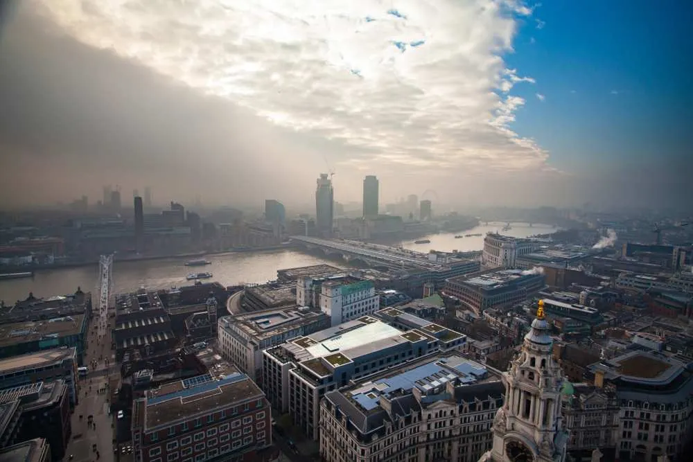 Aktywiści z Extinction Rebellion protestują przed giełdą i bankami w Londynie