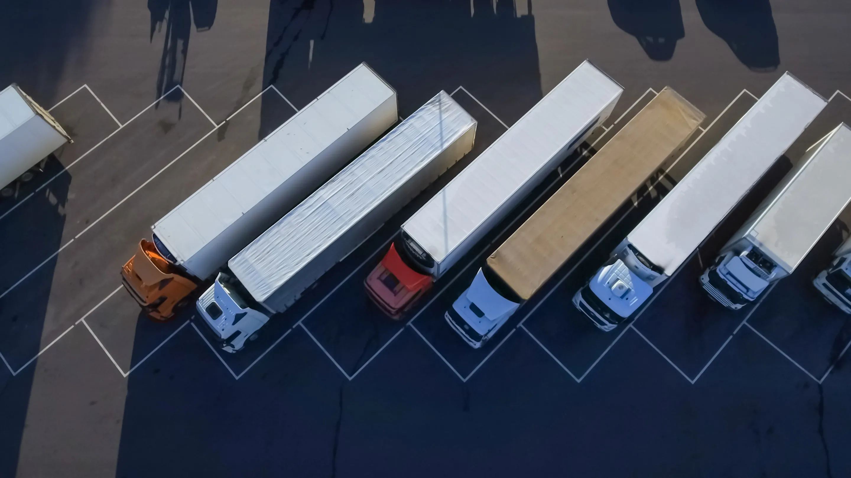 Tysiące firm transportowych znika z rynku. Branża alarmuje: „sytuacja jest zła”