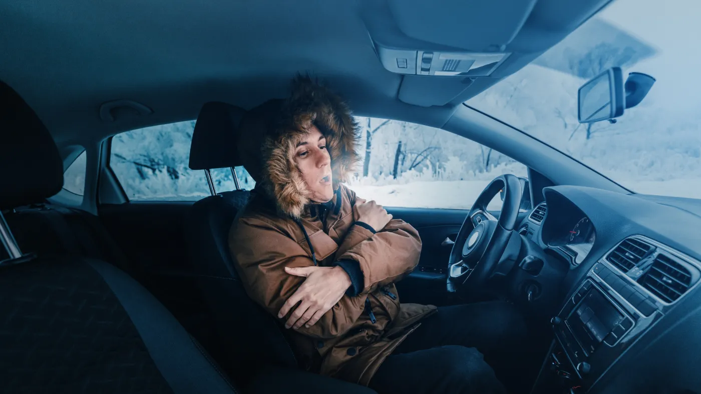 Obowiązuje zakaz nagrzewania auta przed jazdą. Kierowcy muszą ubierać się na cebulkę