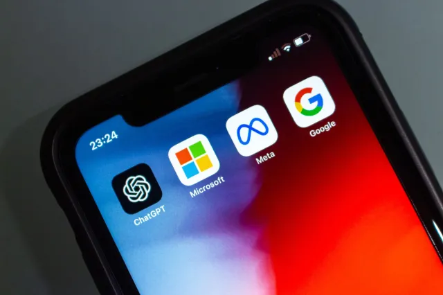 Kanada: Koncerny muszą płacić redakcjom za linki do ich artykułów. Google i Meta mają inne strategie