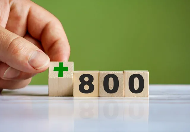 Zmiany w harmonogramie wypłat 800 plus w listopadzie 2025. Dwa przelewy jednego dnia dla tych beneficjentów