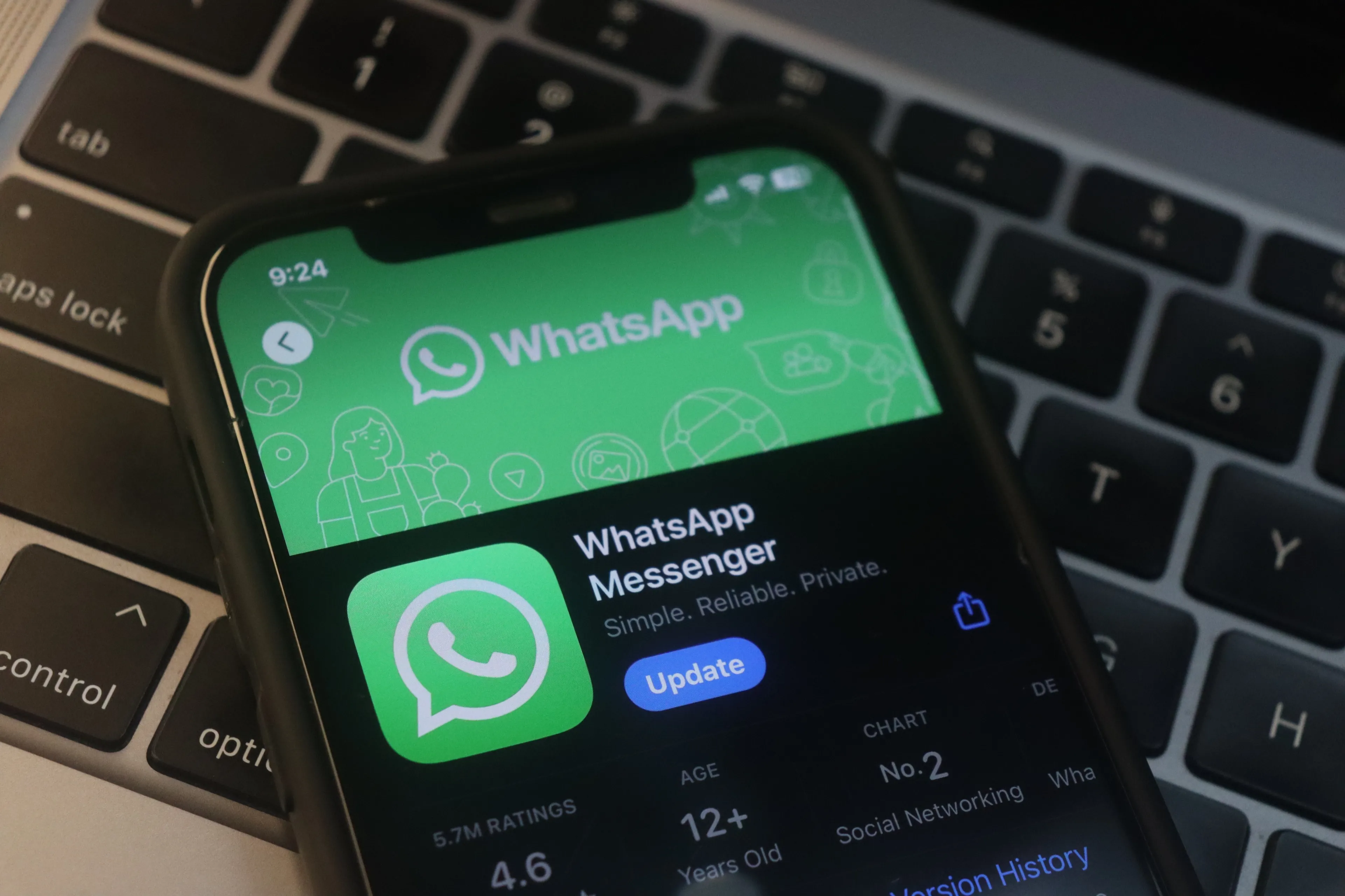 Spór Meta z Komisją Europejską. Chodzi o dostęp do chatbotów AI w WhatsApp