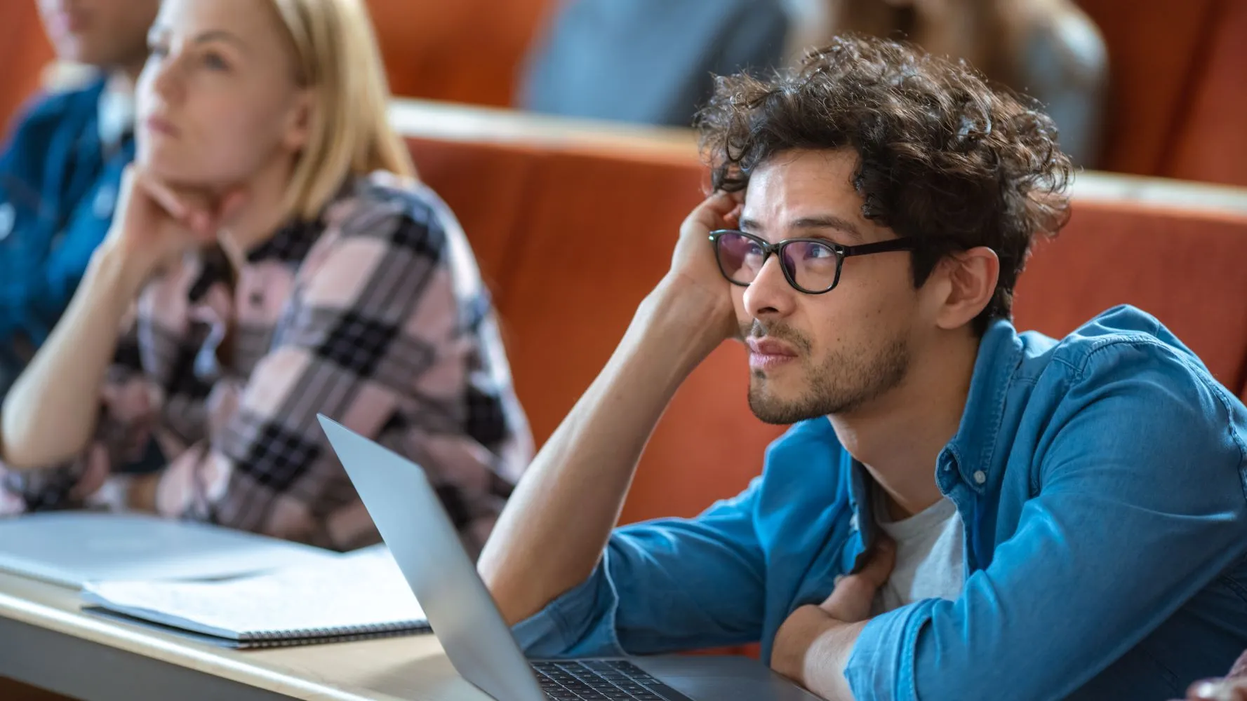 Proces usamodzielnienia się studentów. Jak poradzić sobie z syndromem tęsknoty za domem rodzinnym?