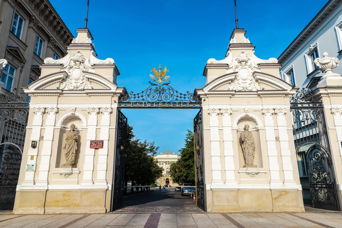 budynek uczelnia uniwerystet