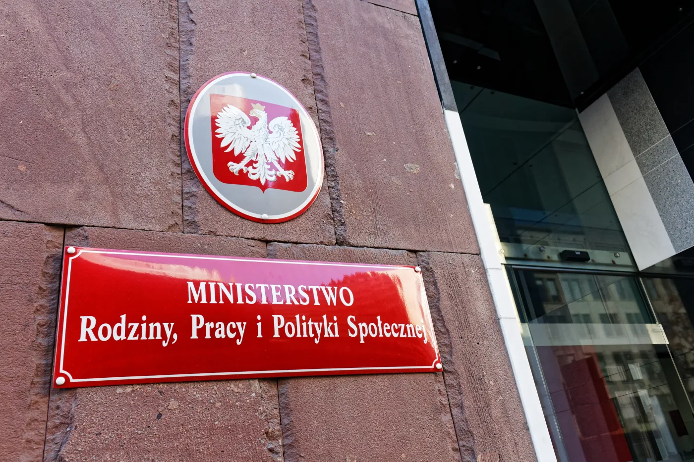 MRPiPS, Ministerstwo Rodziny, Pracy i Polityki Społecznej pomoc społeczna dodatek motywacyjny wypłaty pracownicy socjalni