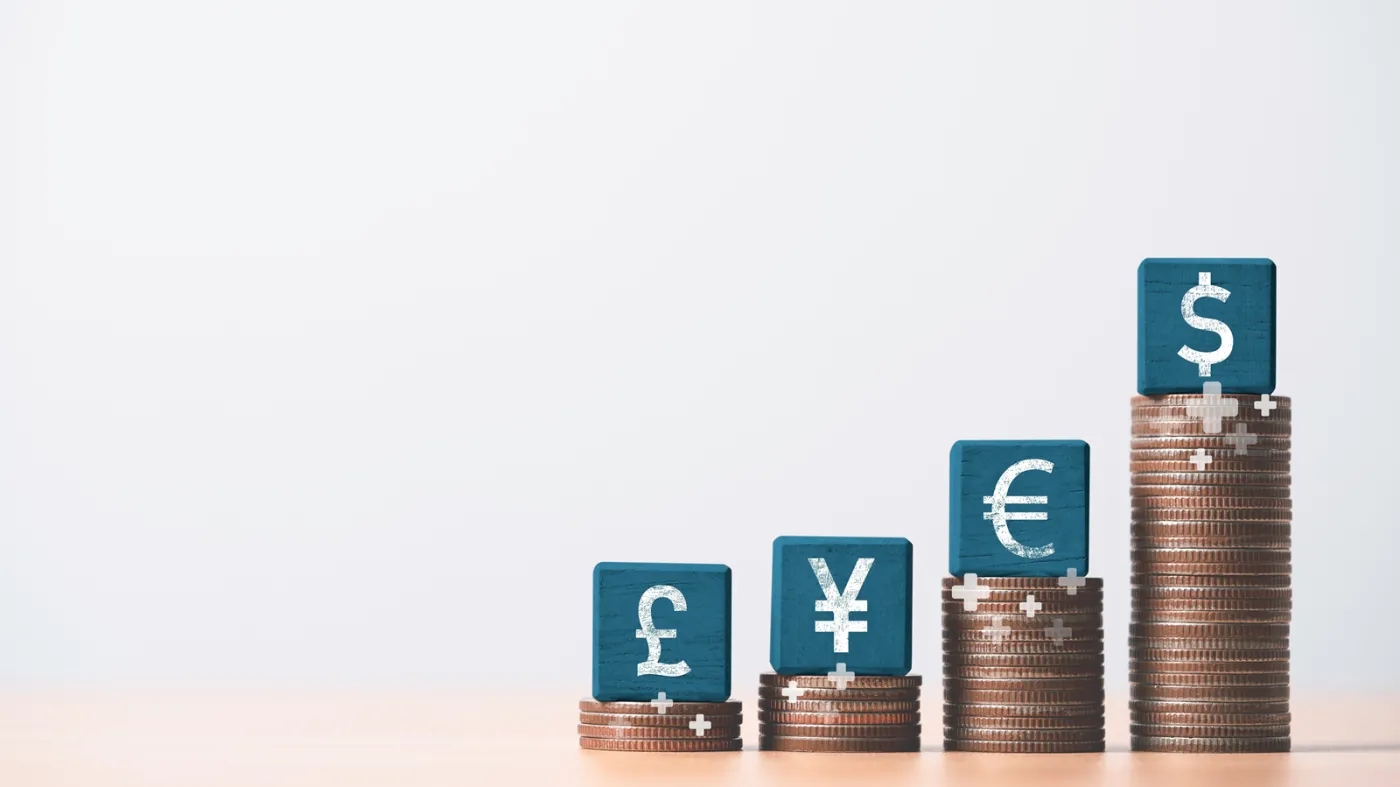 Analiza rynków waluty od ekspertów Ebury. Dolar wzmacnia się jako waluta i rynek safe haven. Waluty starego kontynentu tracą w skutek globalnej wyprzedaży obligacji. Funt brytyjski pod presją ogłoszenia budżetu na przyszły rok.