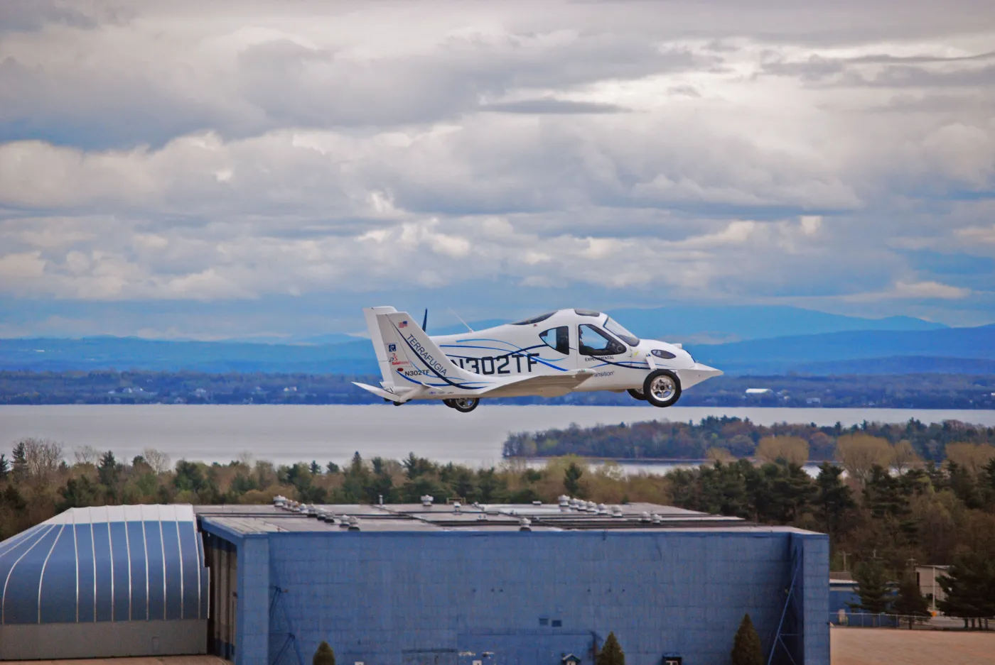 Terrafugia Transition - pierwszy latający samochód (GALERIA)