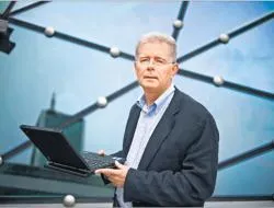 Sławomir Lachowski nawet z muzyka i pediatry zrobi bankiera