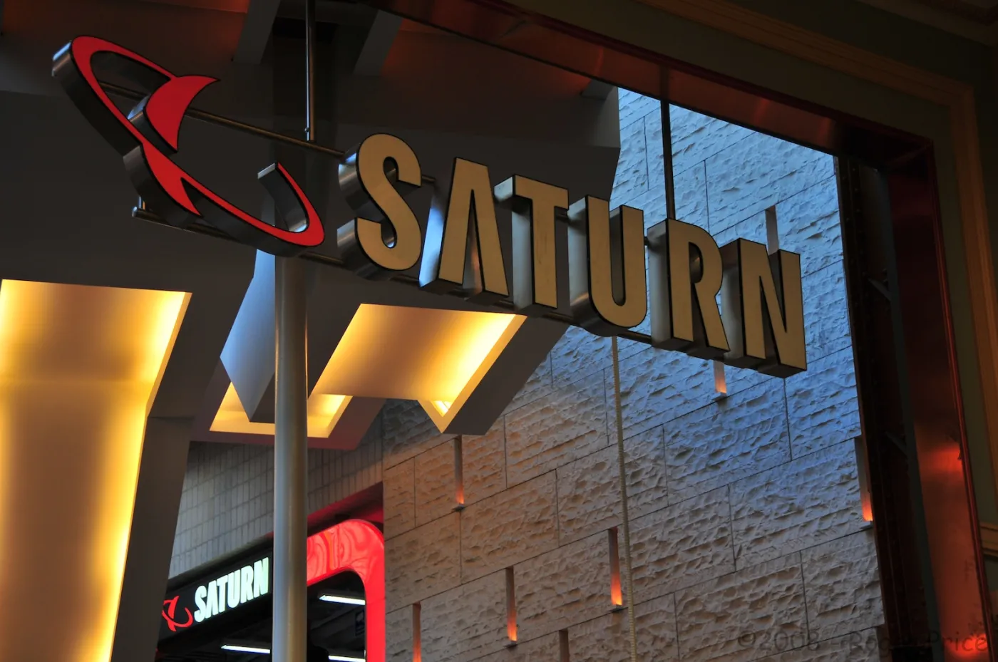 Saturn i Media Markt w końcu odkrywają internet