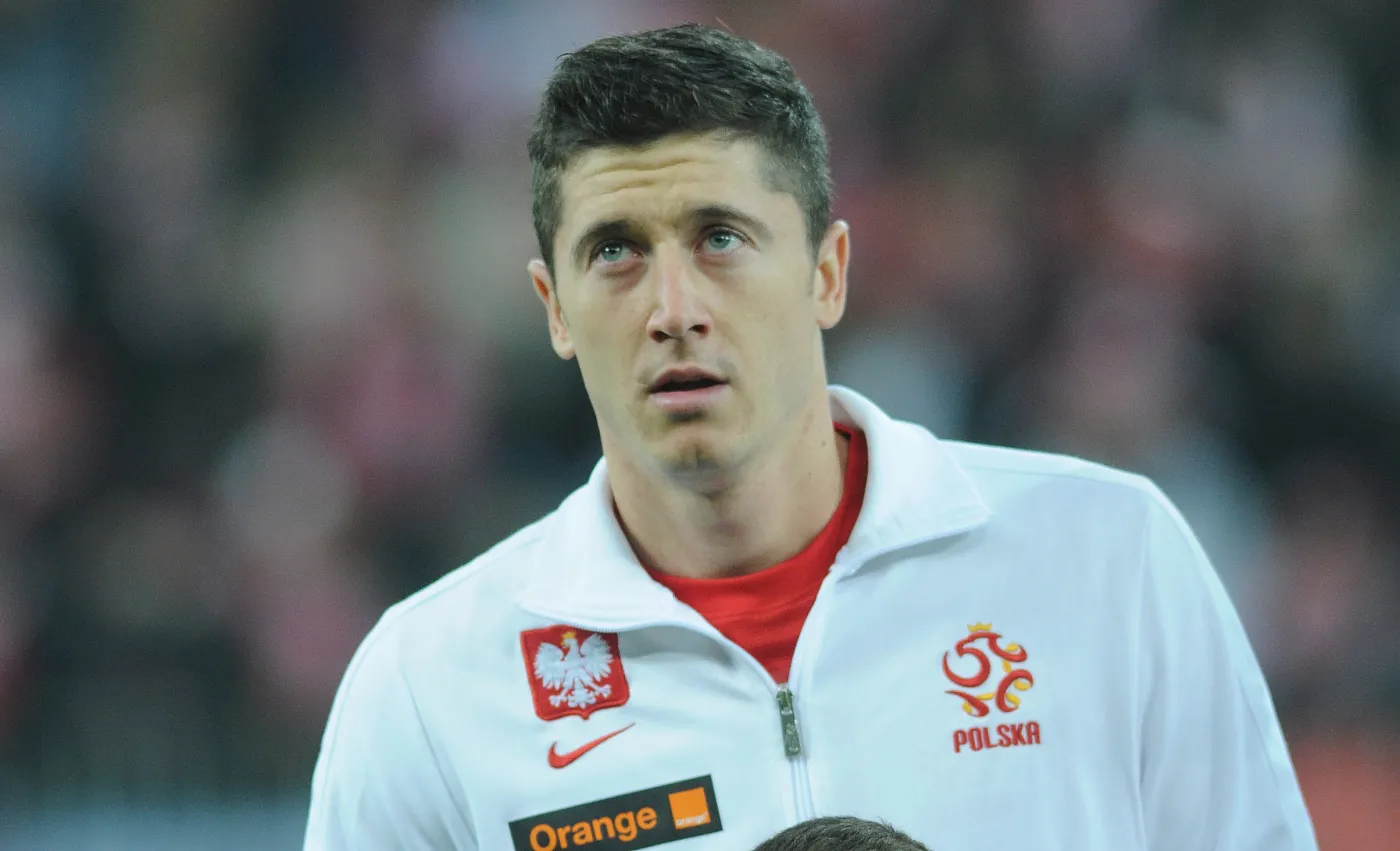 Robert Lewandowski przechodzi do Manchester United za 22 miliony euro. Za sezon dostanie pięć milionów