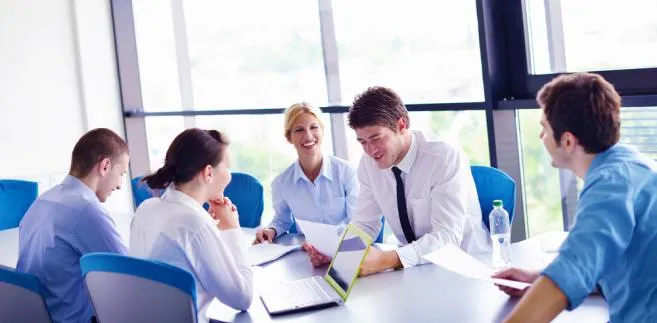 Administracja publiczna: Urzędnicy dorabiają sobie na boku