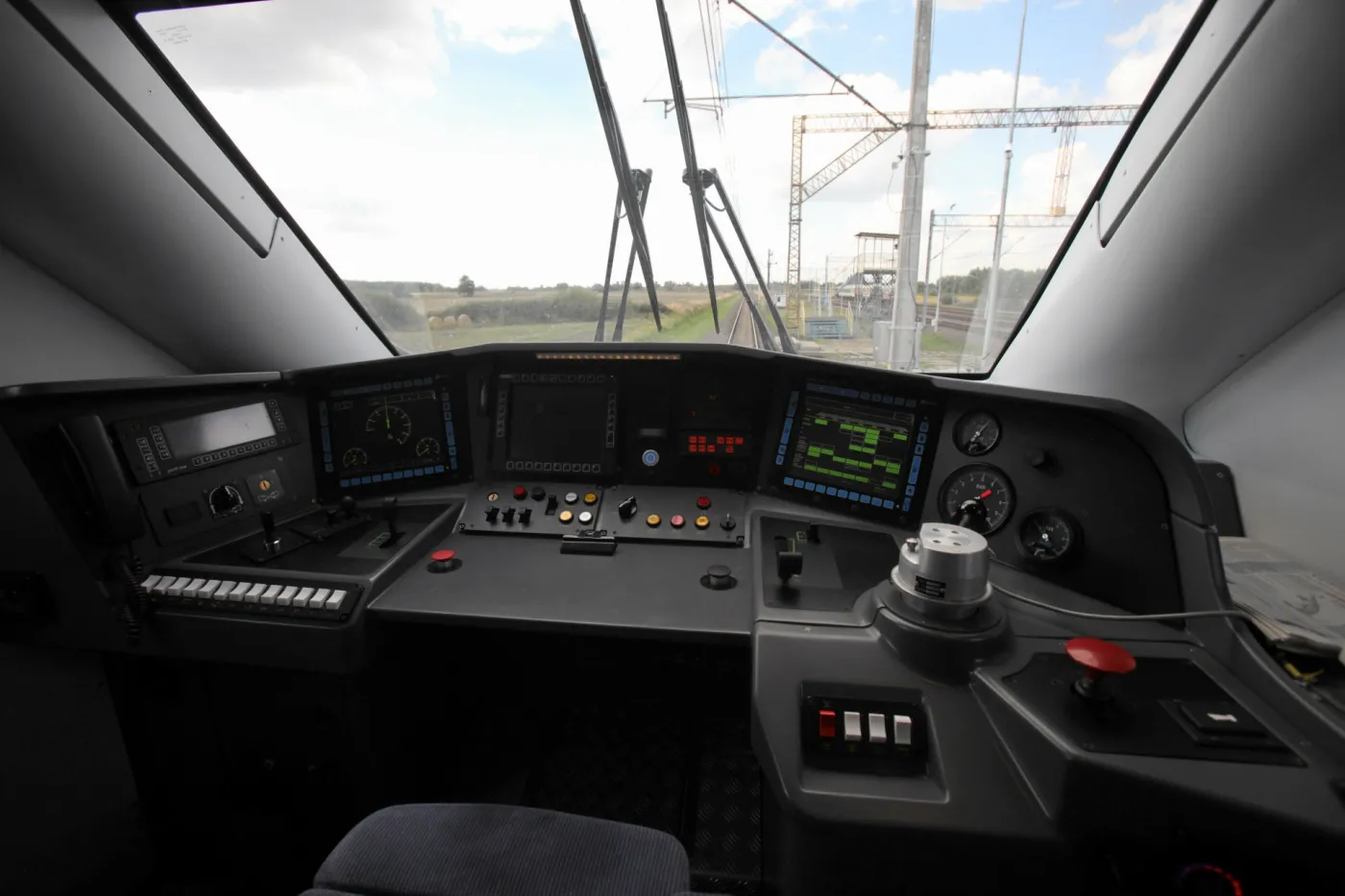 1462921-kokpit-pociagu-pendolino.jpg