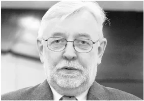 Stępień: Najpierw ustalić rolę, a potem zarobki