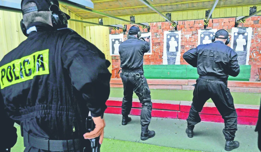 Głuchy telefon za 8 mln zł, czyli najbardziej kuriozalne zakupy w historii policji