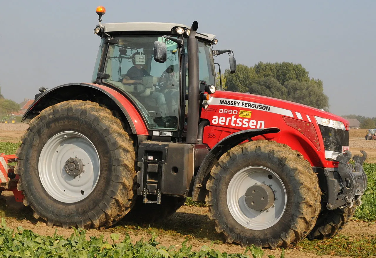 Massey Ferguson MF 8690
