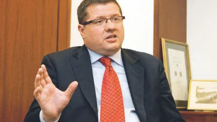 NBP: rząd powinien też zacząć działać