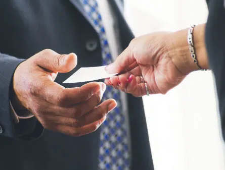 Czy wizytówka to już przeżytek w biznesie?