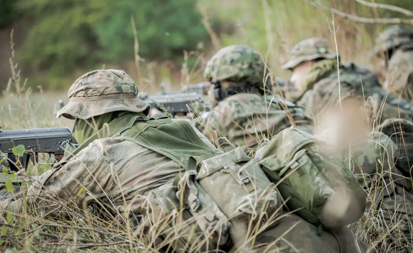 Zgniły deal handlu bronią. Jak wmieszano Polskę w sprzedaż serbskich pocisków na Ukrainę