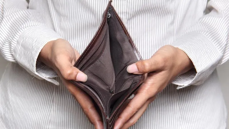 Aż 27 proc. Polaków w wieku 50+ jest dotkniętych ubóstwem dochodowym [BADANIE]