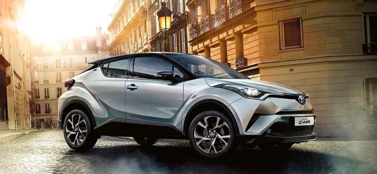 Bąk: Toyota C-HR. Zaskoczyłaś mnie bardziej niż Adrian [MOTOFELIETON]