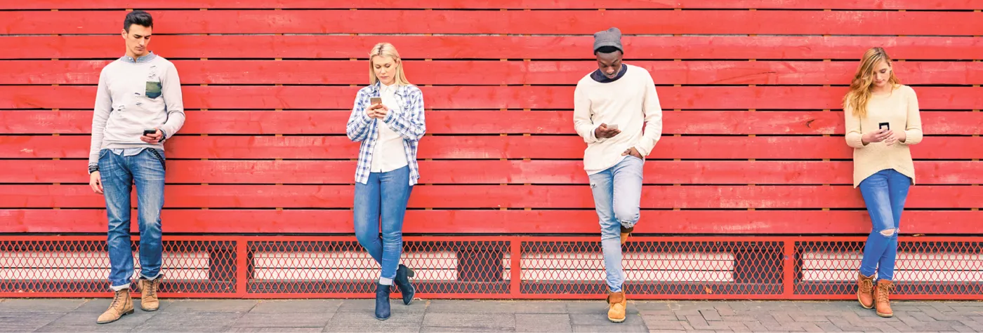 Jeśli nie jesteś "insta" i "snap", to nie istniejesz. Jak komunikują się młodzi?