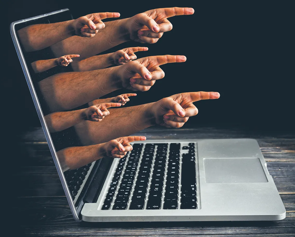 Podglądanie patologii online. Przemoc zapewnia większą oglądalność