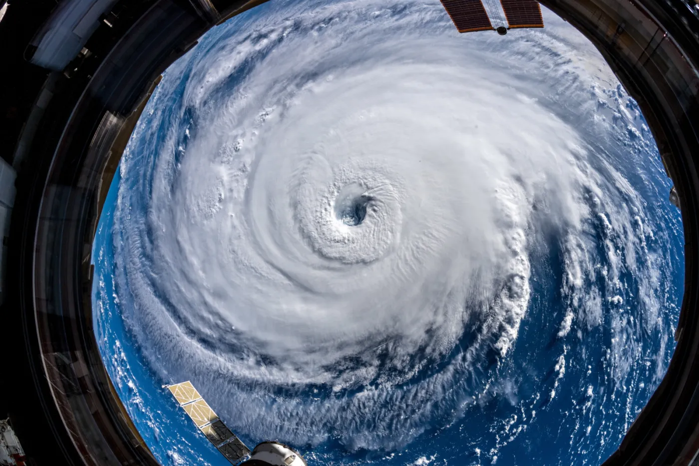 Huragan Florence uderzył w USA. Może zniszczyć całe miejscowości