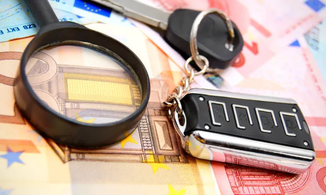 Co różni kredyt samochodowy od leasingu?