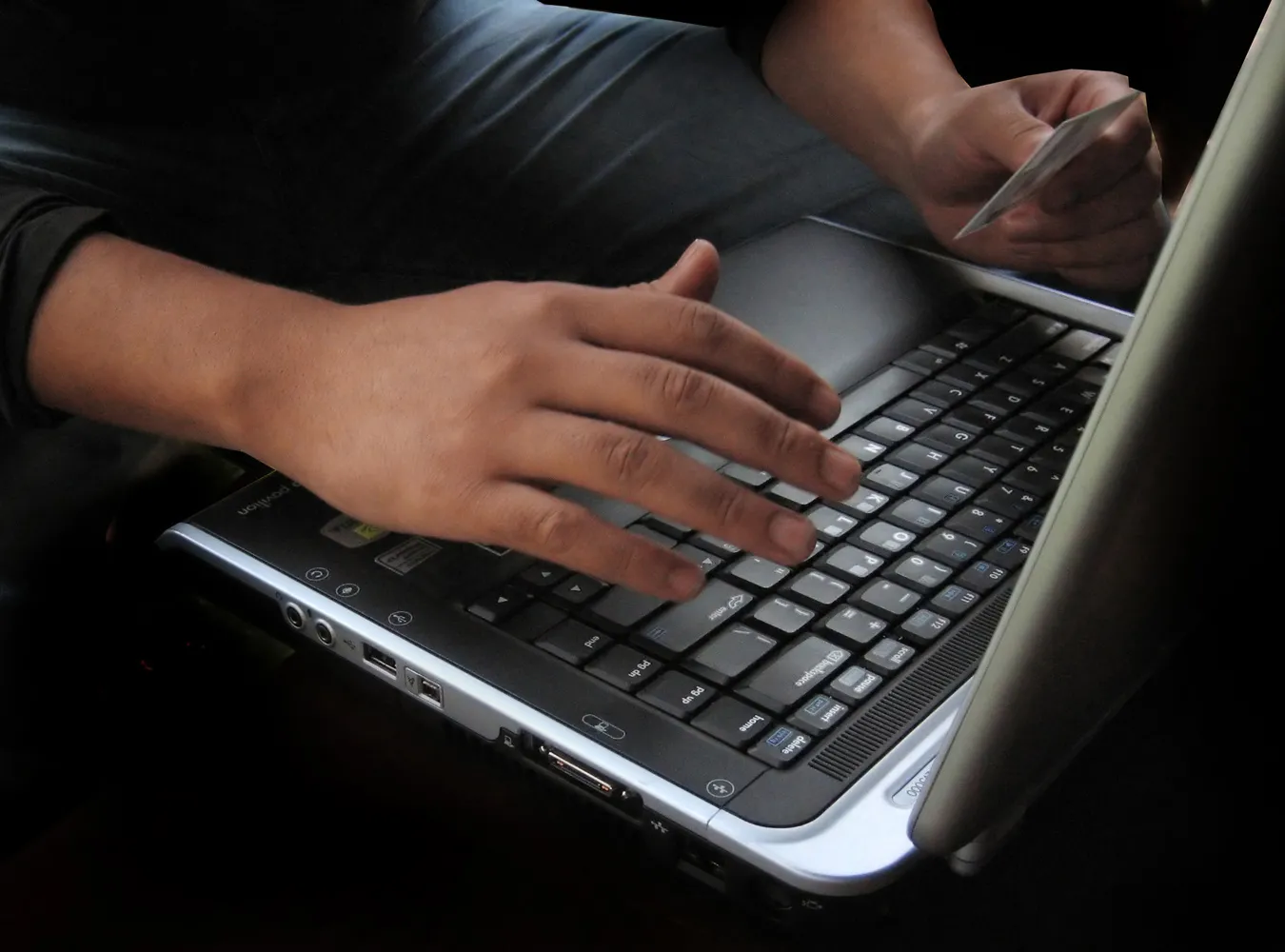 Polscy hakerzy o rosyjskiej dezinformacji w cyberprzestrzeni: Anonymous rzucił Kreml na kolana