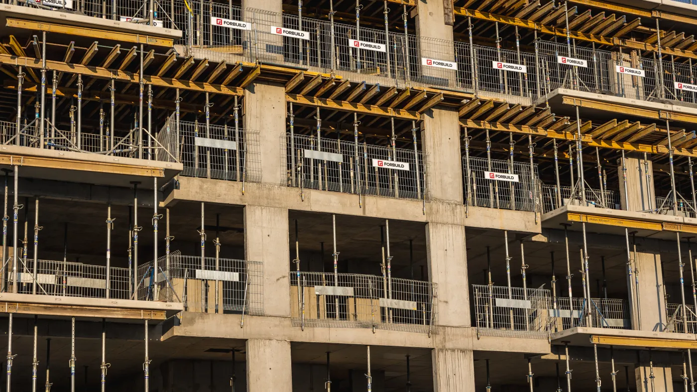 Polski rynek mieszkaniowy z szansą na normalizację [RAPORT]