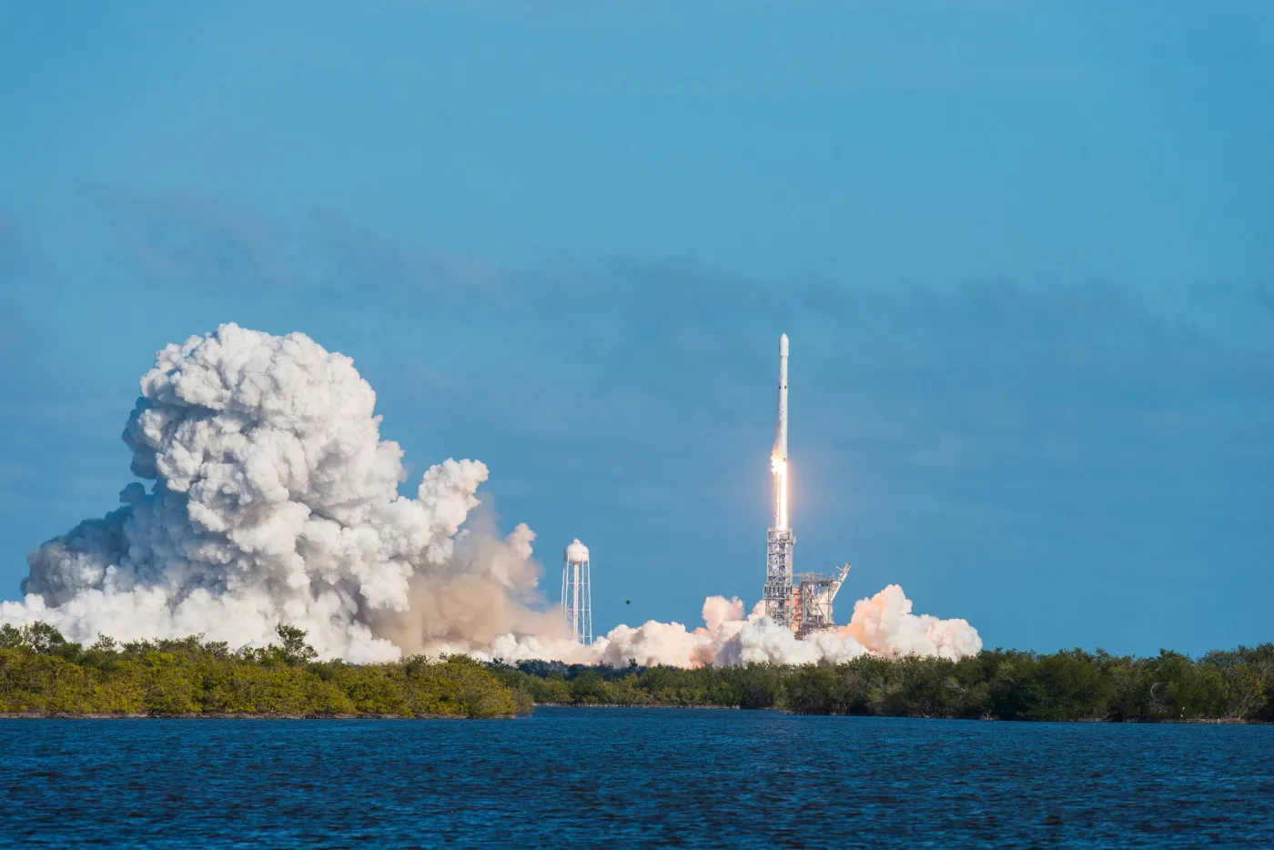 Najpotężniejsza rakieta na świecie Falcon Heavy od SpaceX znów w kosmosie. To misja dla Pentagonu
