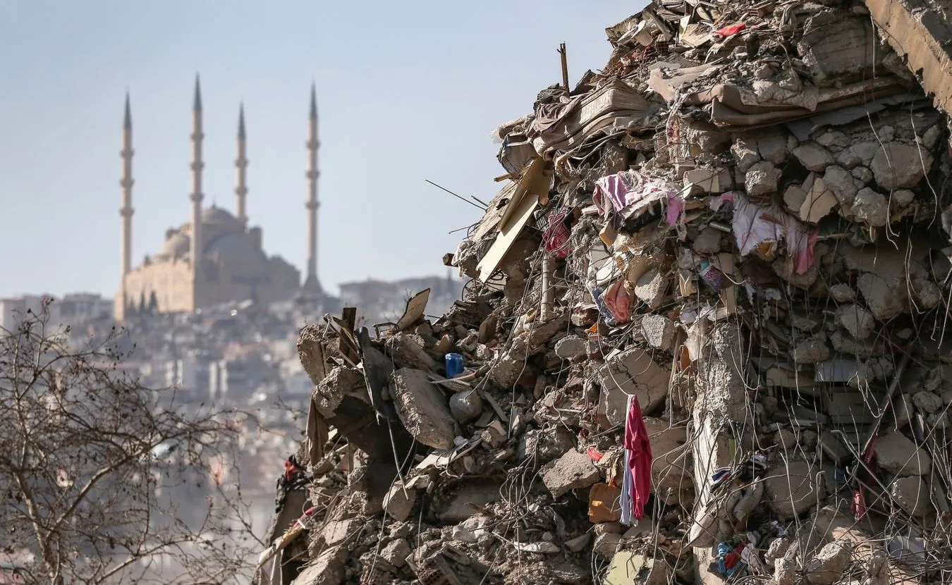 Trzęsienie ziemi w Turcji i Syrii: liczba ofiar zbliża się do 46,5 tys.