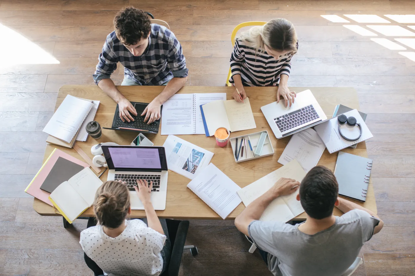 Dlaczego pokolenie Z "nie docenia pracy”? Ekspert: Mogą robić, co chcą; są inne oferty