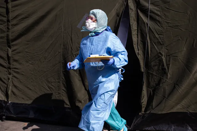 Prof. Flisiak: Kolejne luzowywanie obostrzeń powinno być podejmowane na szczeblu regionalnym